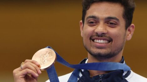 kv01cg9o swapnil kusale with his medal 625x300 01 August 24